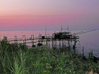 Tutti al mare lungo la Costa dei trabocchi con aperitivo di pesce sul trabocco